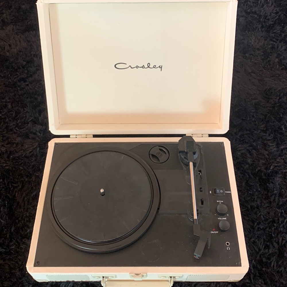 cream colored crosley record player